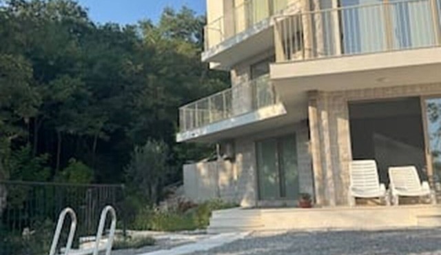 Secluded Villa with swimming pool