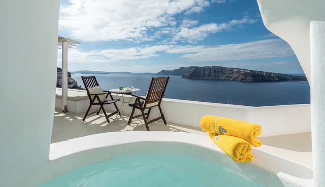 Senior Suite with Private Whirlpool & Caldera View
