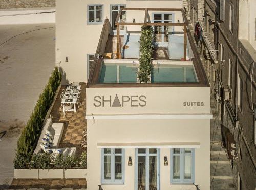 Shapes Luxury Suites in Ermoupoli