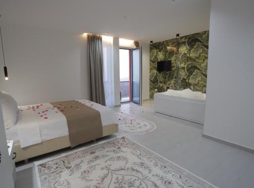 Shatri Hotel in Vranisht