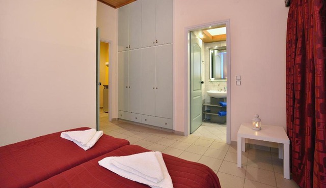 SHINE VERANDA PRIVE APTS 7PERSONS in Platanias