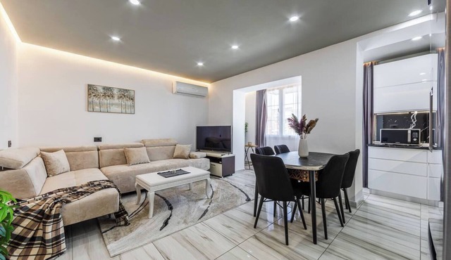 Shkodra Living | Modern 1BR Near City Center by PikHost