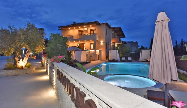 Sinodinos Deluxe Apartments in Afitos