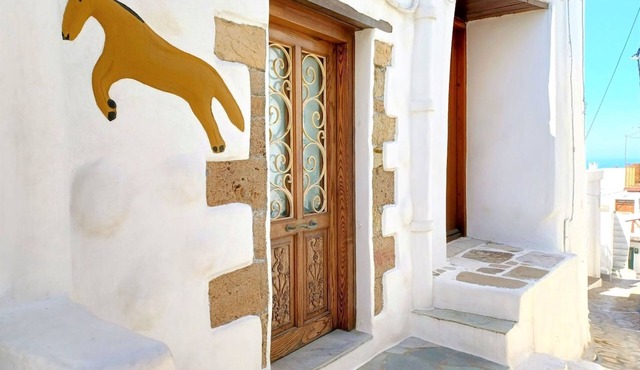 Skyros BnB, Little Horse in Skyros Town in Skyros