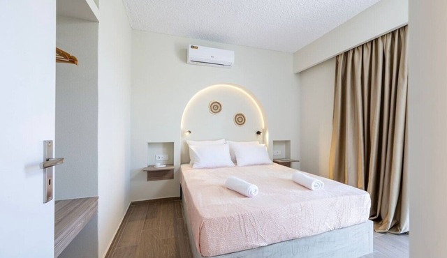 SolMare Deluxe Suites