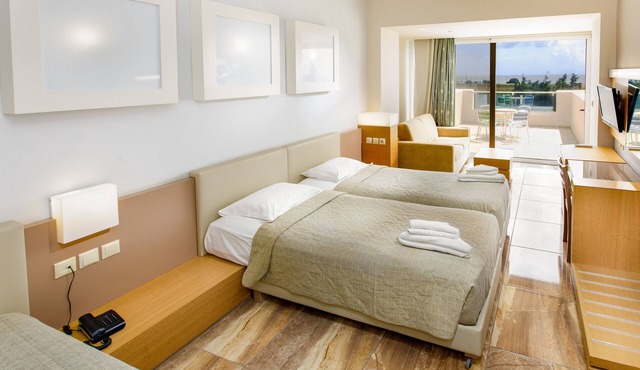 Sovereign Beach Hotel - All Inclusive