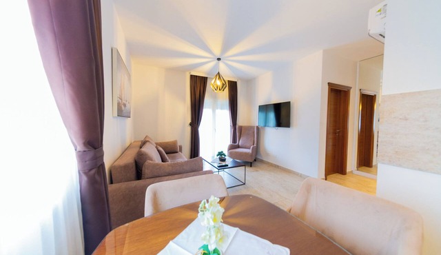 Spacious 1BR Apt for 3 w/Terrace & Pool