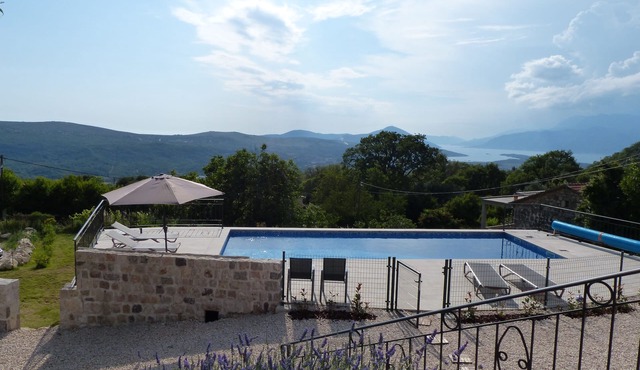 Spacious and renovated stone house with swimming pool and stunning view