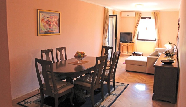 Spacious apartment near the beach