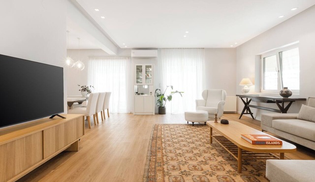 Spacious apartmet in Kalamaria, ideal for families. Located close to the sea.