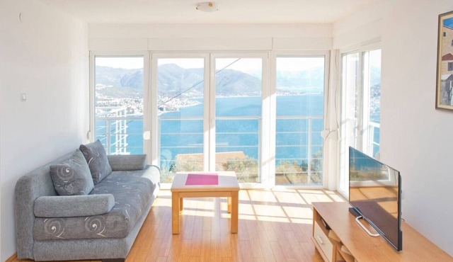 Spacious luxury villa with heated private pool & spectacular views of Boka bay