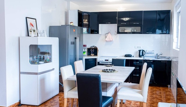Spacious Nature View Flat Near Porto Montenegro
