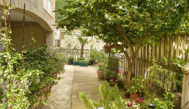 Spacious Two Bedroom Apartment in quiet area 6min from the center