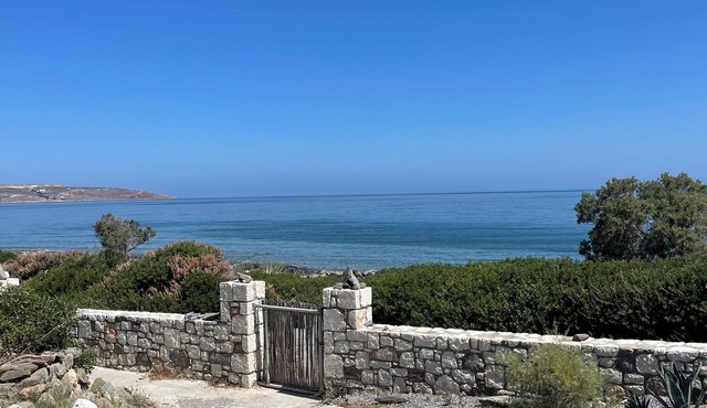 Spacious vacation home directly at seaside, surrounded by nature, pet-friendly in Sitia
