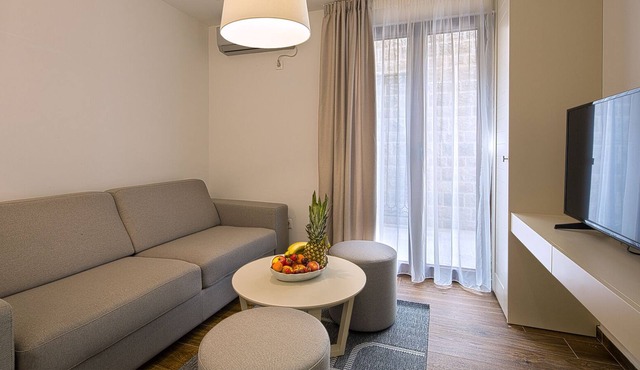 Spaska Studio Apartment w/ parking #102