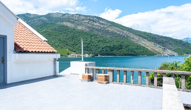 Stone Flat w Terrace and Sea View in Tivat