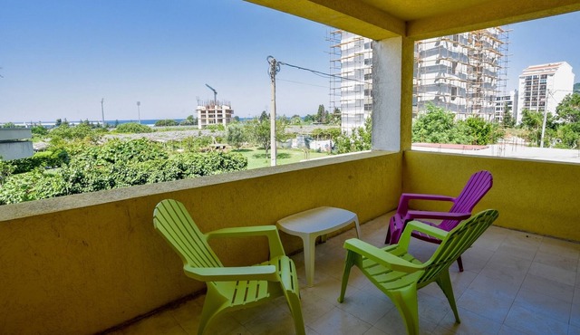 Stone Rustic Flat w Sea and Nature View in Bar