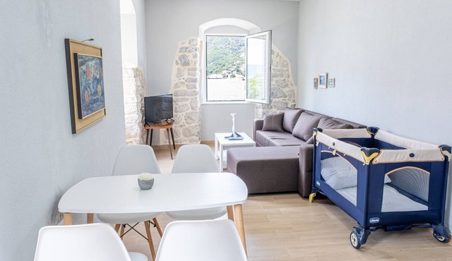Stone Studio Flat 1 min to Beach in Tivat