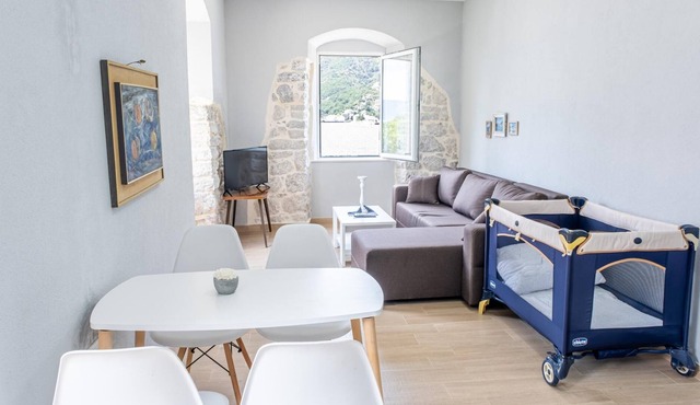 Stone Studio Flat 1 min to Beach in Tivat