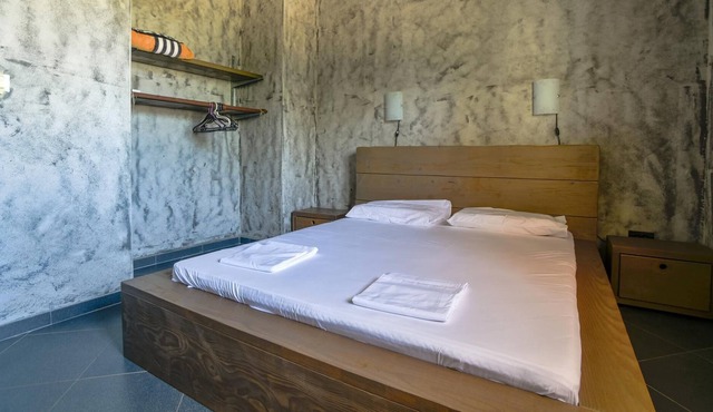 Stone Studio Flat 10 min to Beach in Bar