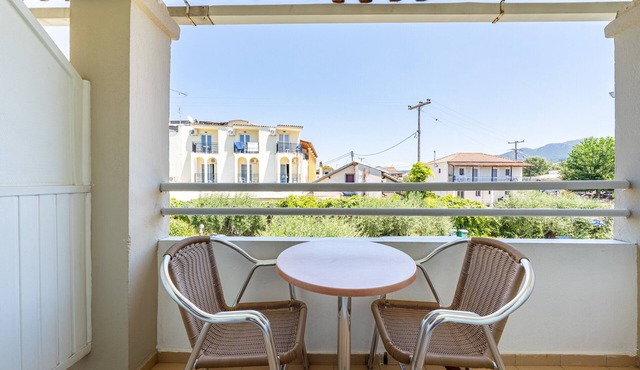 Studio 'Alexandros Studios 7' with Shared Pool, Wi-Fi and Air Conditioning in Roda