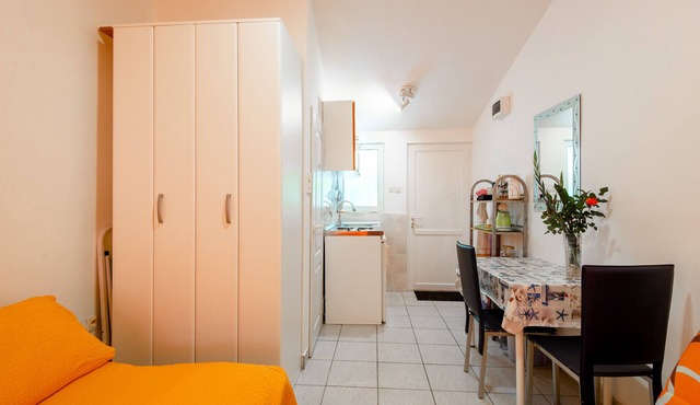 Studio apartment with seaview in Sutomore