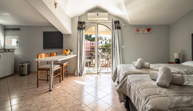 Studio Apartment 'Zois 7' with Shared Garden, Wi-Fi and Air Conditioning