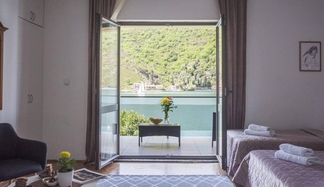 Studio Flat with View near Beach in Tivat