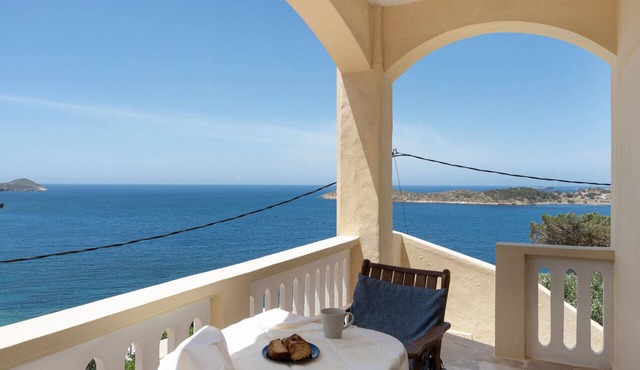 Studio 'Melina's sunset' with Sea View, Private Terrace, Wi-Fi and Air Conditioning in Kalymnos