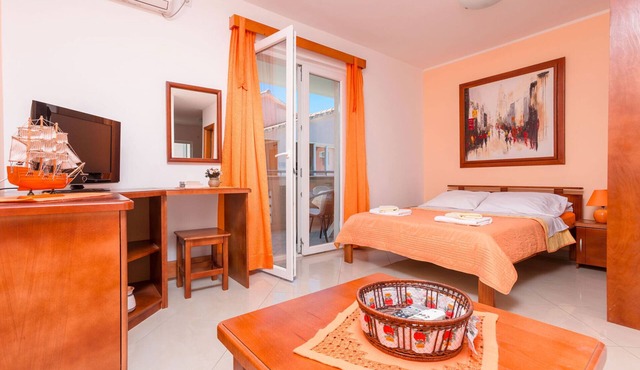 Studio with a beautiful sea view
