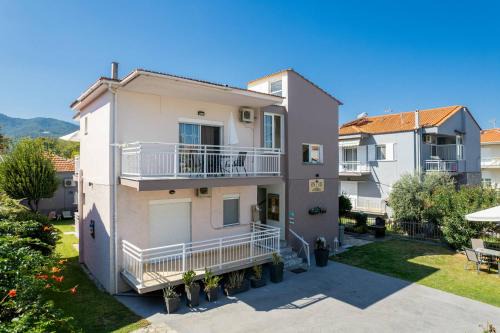 Studios Finikes in Limenas