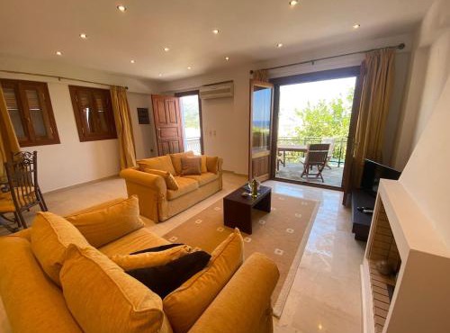 Stunning 2 bedroom home with panoramic views