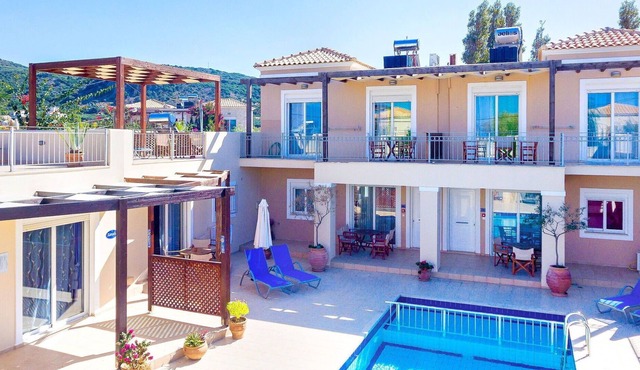 Stunning private villa for 4 guests with pool, A/C, WIFI, TV, terrace, panoramic view and parking in Kíssamos