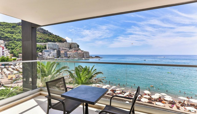 Stunning two-room apartments, on the first line of the sea