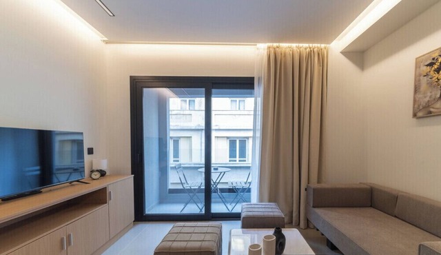 Stylish Retreat a short drive to Zeas Marina
