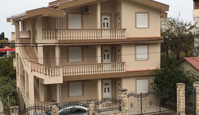 Suitable 2 BDR Apartment 5 minutes From The Beach