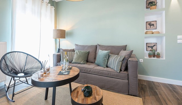 "SunBow Olive"- One bedroom luxury Apartment in Dowtown Athens in Athens