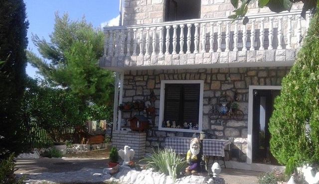 Sunny Hill Apartments