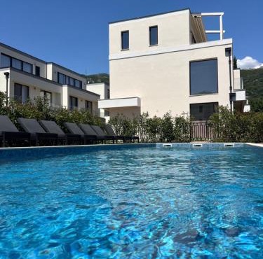 Sunny Mia Apart in Budva