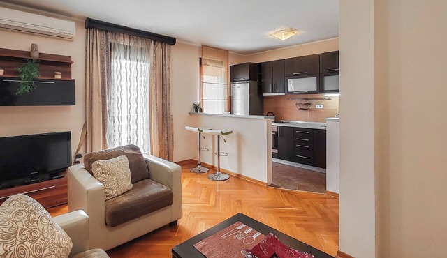 Sunny Three-bedroom apartment in Budva