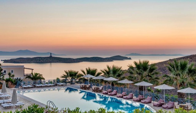 Sunrise Beach Suites in Azolimnos Syros