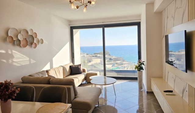 Sunset Luxury Apartment/w Panoramic Sea View, Vlore, Albania
