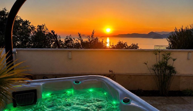 Sunset Vista Sonnenuntergang mit Jacuzzi und Sauna