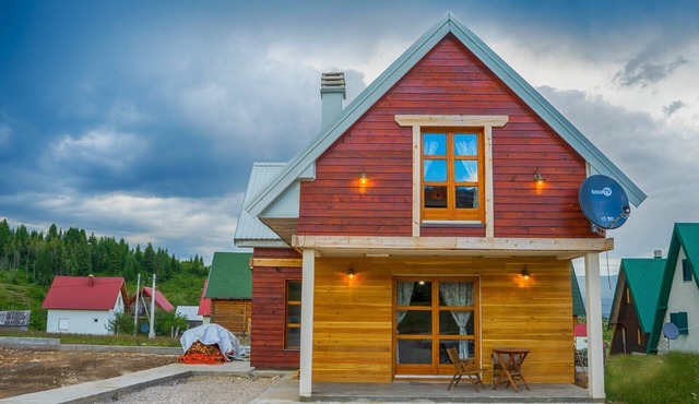 Sunshine Mountain Oasis in City Center of Zabljak