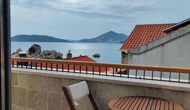 Sunshine Studio Apartment with Terrace and Sea View in Przno