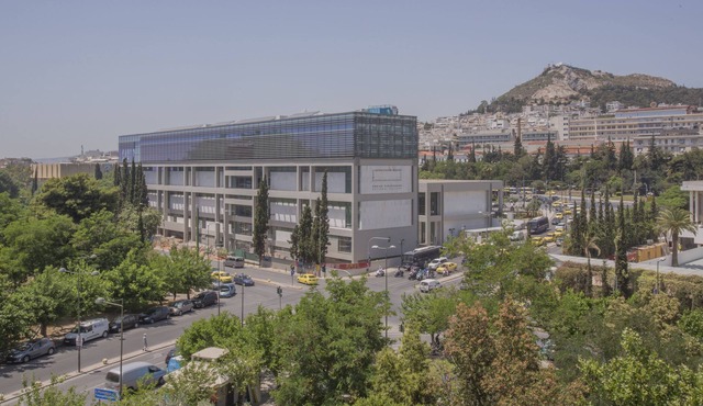 Superb serviced flat for 4 in the heart of Athens with view