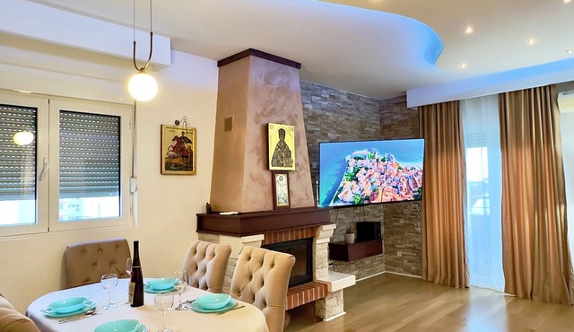 Superior 3bd Apartment in heart of Budva 120m2 🐳🏝️ in Budva