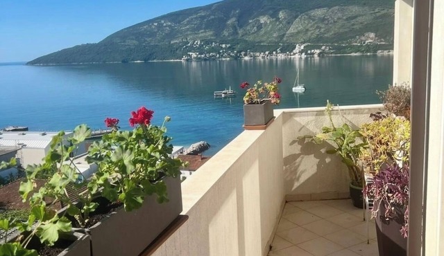 The Bay Panoramic Views (5 min from the beach) - perfect for