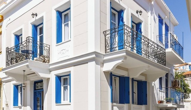 The Blue Door – Elegant Neoclassical Townhouse in Skopelos Town in Skopelos