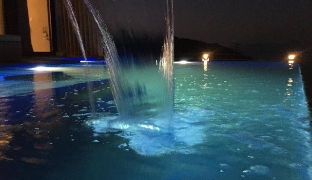 The Diamond of Kriaritsi private pools
